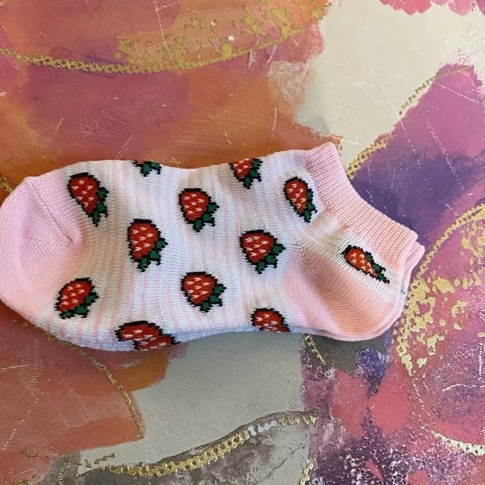 D.I.Y. Girls 6 Pairs of Socks, Bracelet making kit